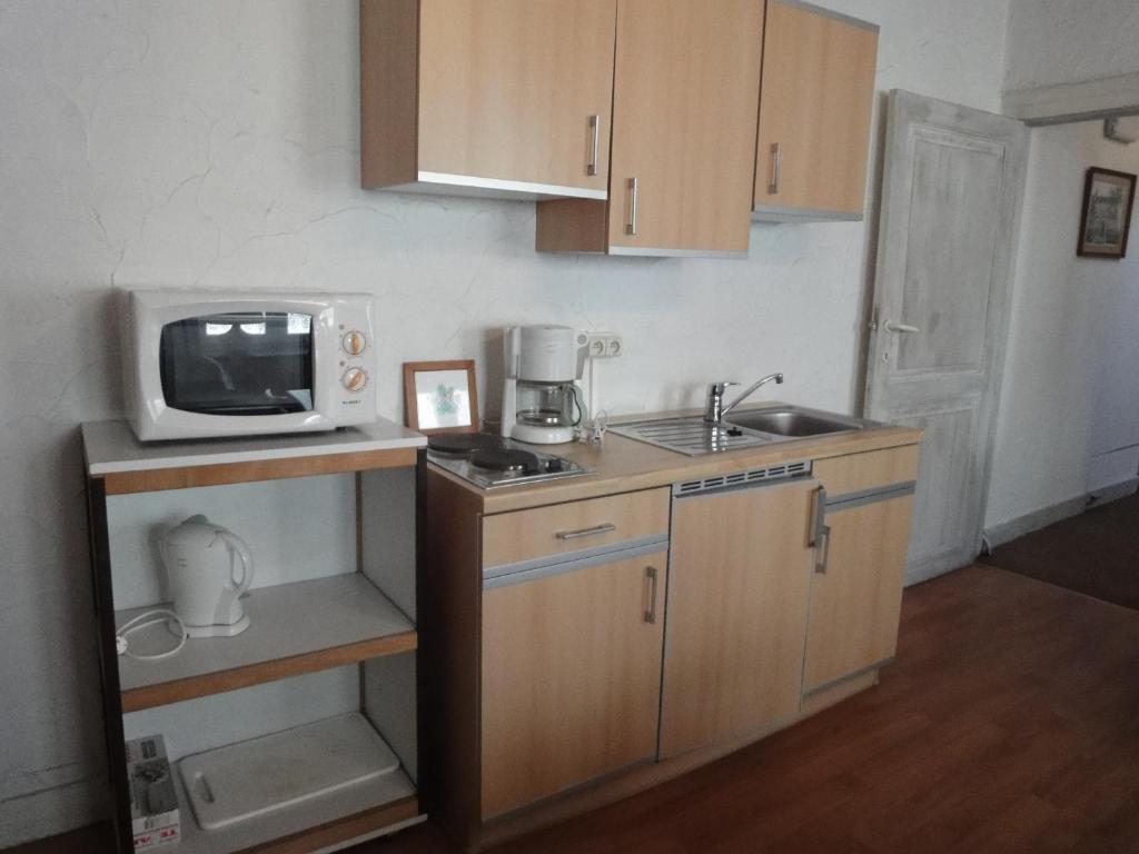 Le Studio De Christine Apartment Дюрби Стая снимка