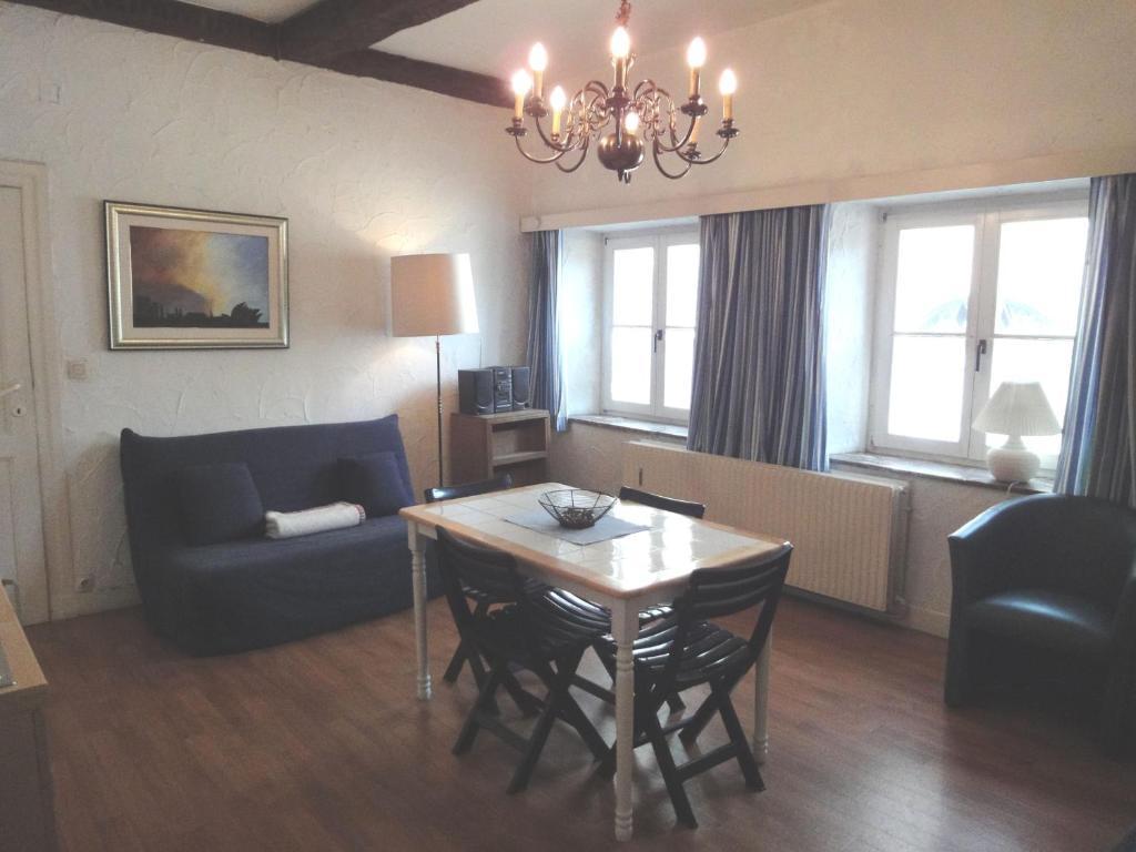 Le Studio De Christine Apartment Дюрби Стая снимка