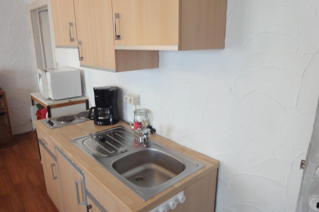 Le Studio De Christine Apartment Дюрби Екстериор снимка